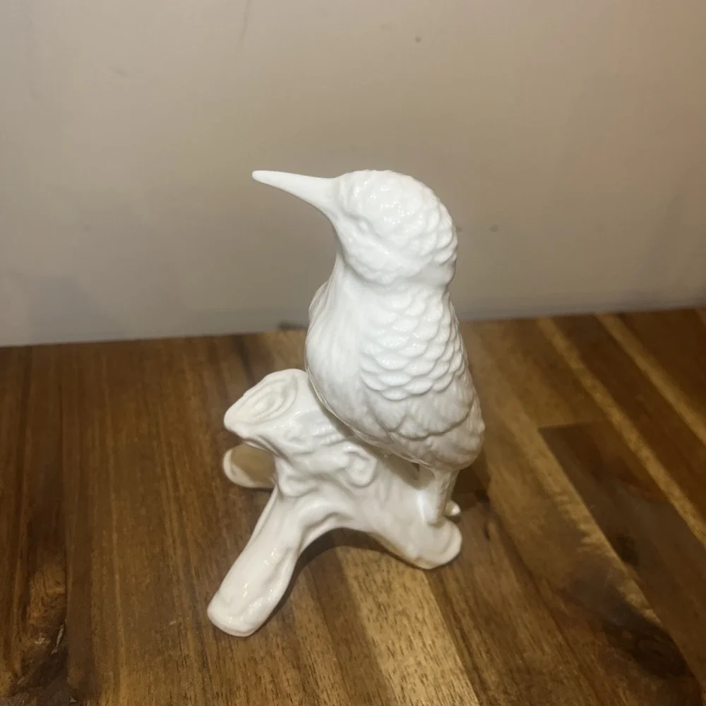 Vintage Hummingbird at Rest Figurine, Glossy White Porcelain Bird 5.5' Cottage